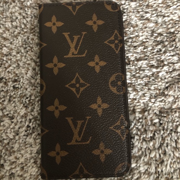 Authentic Louis Vuitton phone case - Picture 1 of 5